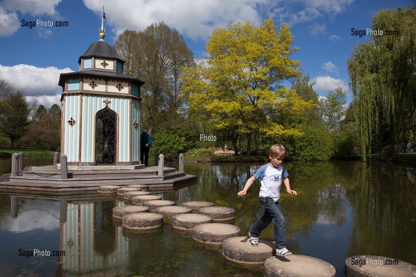 PAVILLON TURC DU PARC FLORAL, VILLAGE D'APREMONT-SUR-ALLIER, PLUS BEAU VILLAGE DE FRANCE, CHER (18), FRANCE 