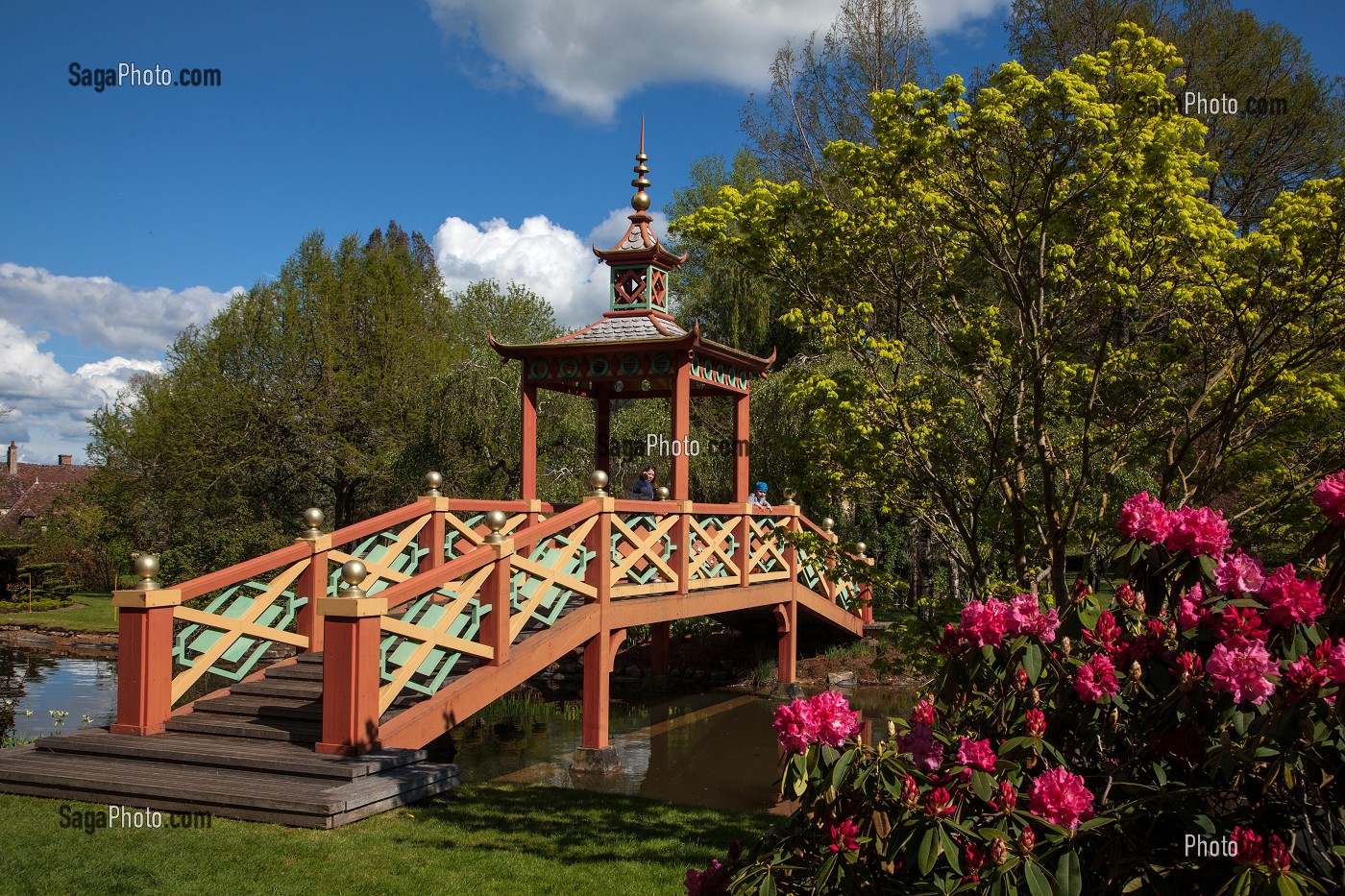 PONT DE LA PAGODE DU PARC FLORAL, VILLAGE D'APREMONT-SUR-ALLIER, PLUS BEAU VILLAGE DE FRANCE, CHER (18), FRANCE 