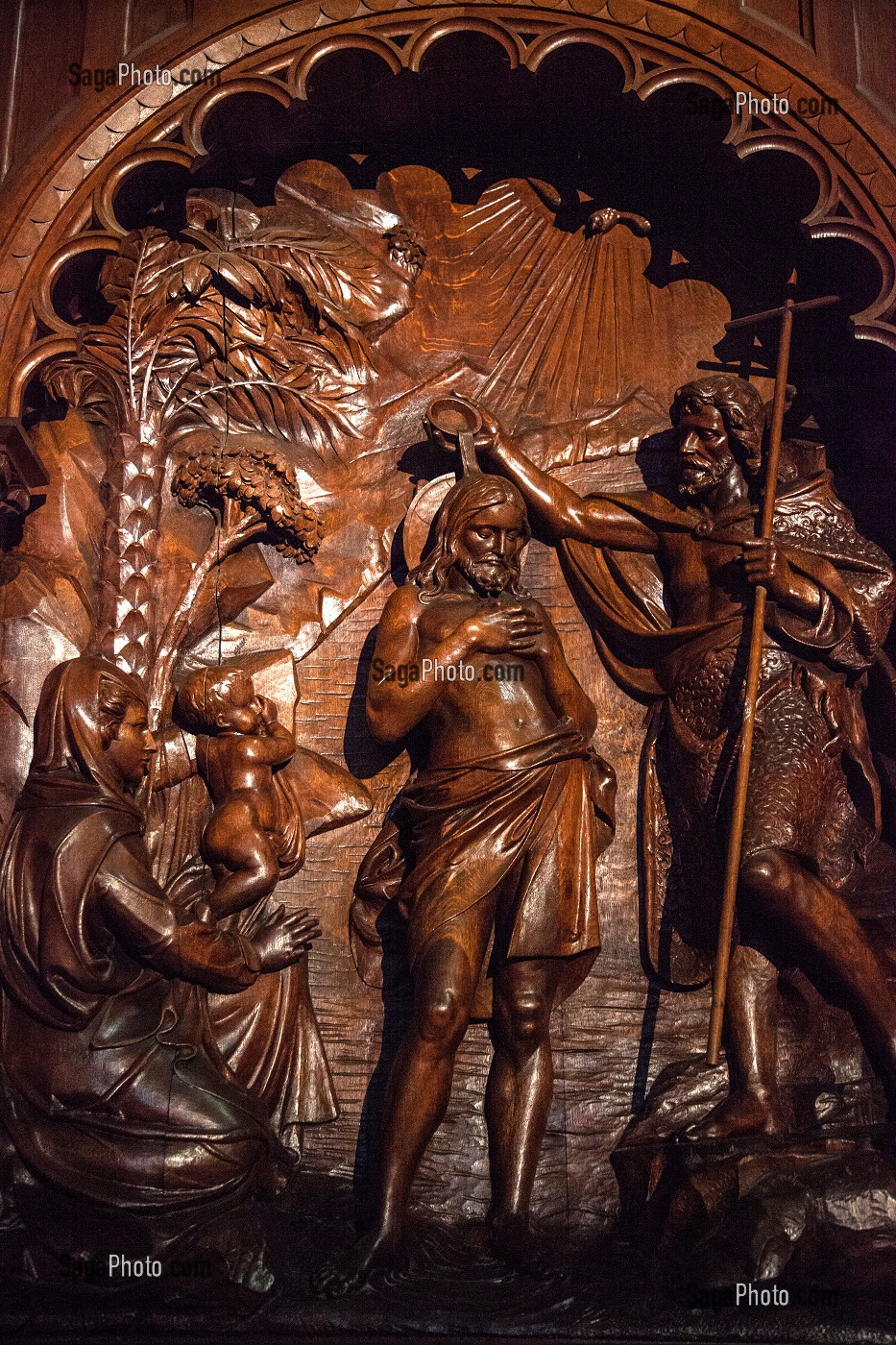 BAPTEME DU CHRIST, RETABLE EN BOIS SOUS LES ORGUES, TABLEAU DE GOYERS DE BRUXELLES, EGLISE ABBATIALE NOTRE-DAME DE BEAUGENCY, LOIRET (45), FRANCE 