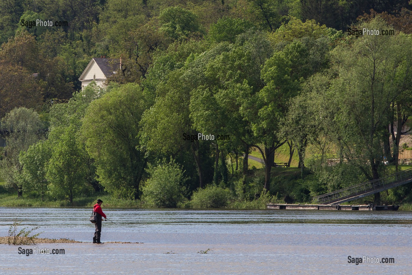 PECHEUR SUR LA LOIRE, CANDES-SAINT-MARTIN, INDRE-ET-LOIRE (37), FRANCE 