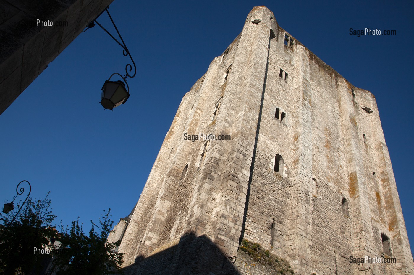 TOUR DE CESAR, DONJON CARRE DE 36 METRES DE HAUT, VESTIGE DE L'ARCHITECTURE MILITAIRE ROMANE DU XI EME SIECLE, BEAUGENCY, LOIRET (45), FRANCE 