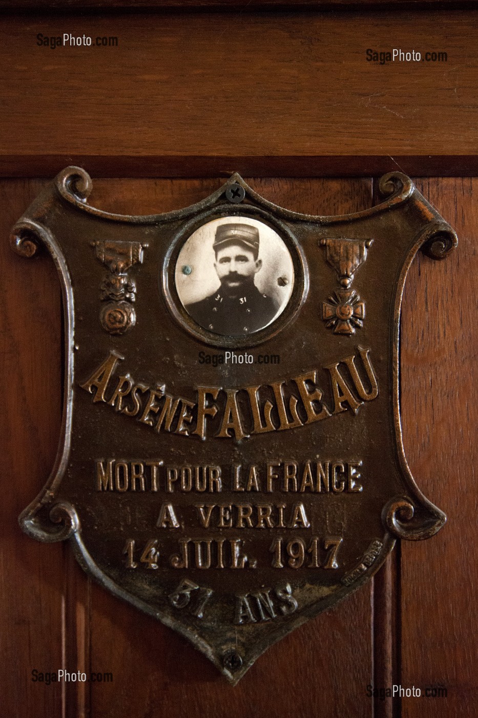 POILU DE LA PREMIERE GUERRE MONDIALE ENTERRE DANS L'EGLISE PAROISSIALE DE L'ORATOIRE CAROLINGIEN DE GERMIGNY-DES-PRES, LOIRET (45), FRANCE 