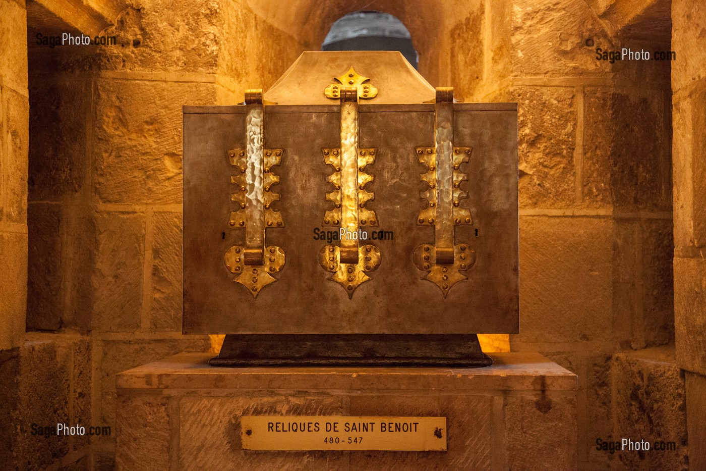 RELIQUES DE SAINT-BENOIT (480-547), CRYPTE DE LA BASILIQUE DE SAINT-BENOIT-SUR-LOIRE, ABBAYE DE FLEURY, ITINERAIRE DE LA LOIRE A VELO, LOIRET (45), FRANCE 