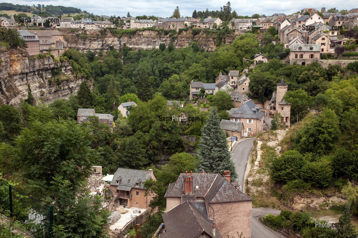 TROU DE BOZOULS, CIRQUE NATUREL EN FORME DE FER A CHEVAL, LABEL PLUS BEAU VILLAGE DE FRANCE, BOZOULS, AVEYRON (12), FRANCE 