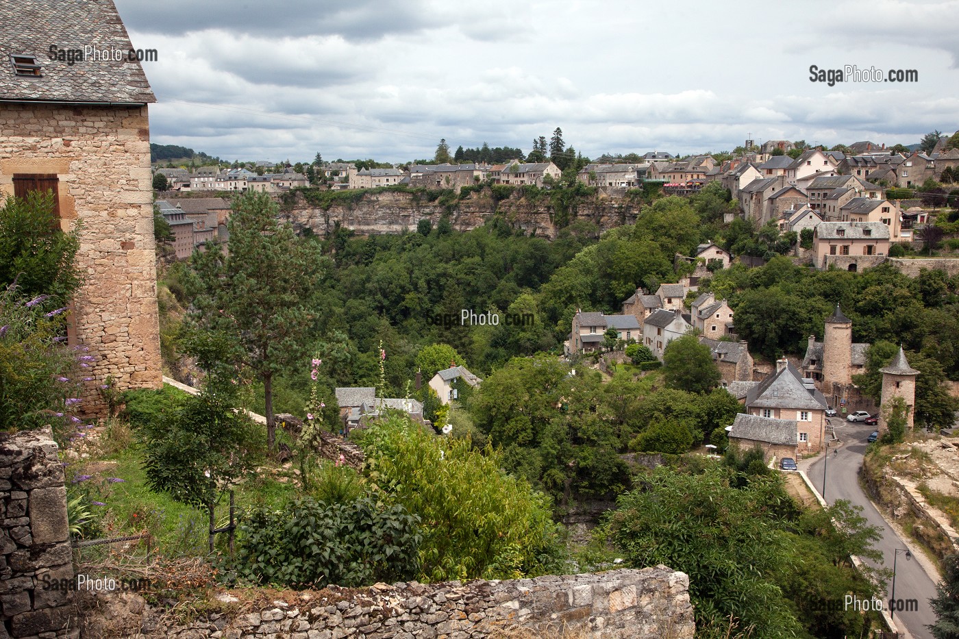 TROU DE BOZOULS, CIRQUE NATUREL EN FORME DE FER A CHEVAL, LABEL PLUS BEAU VILLAGE DE FRANCE, BOZOULS, AVEYRON (12), FRANCE 