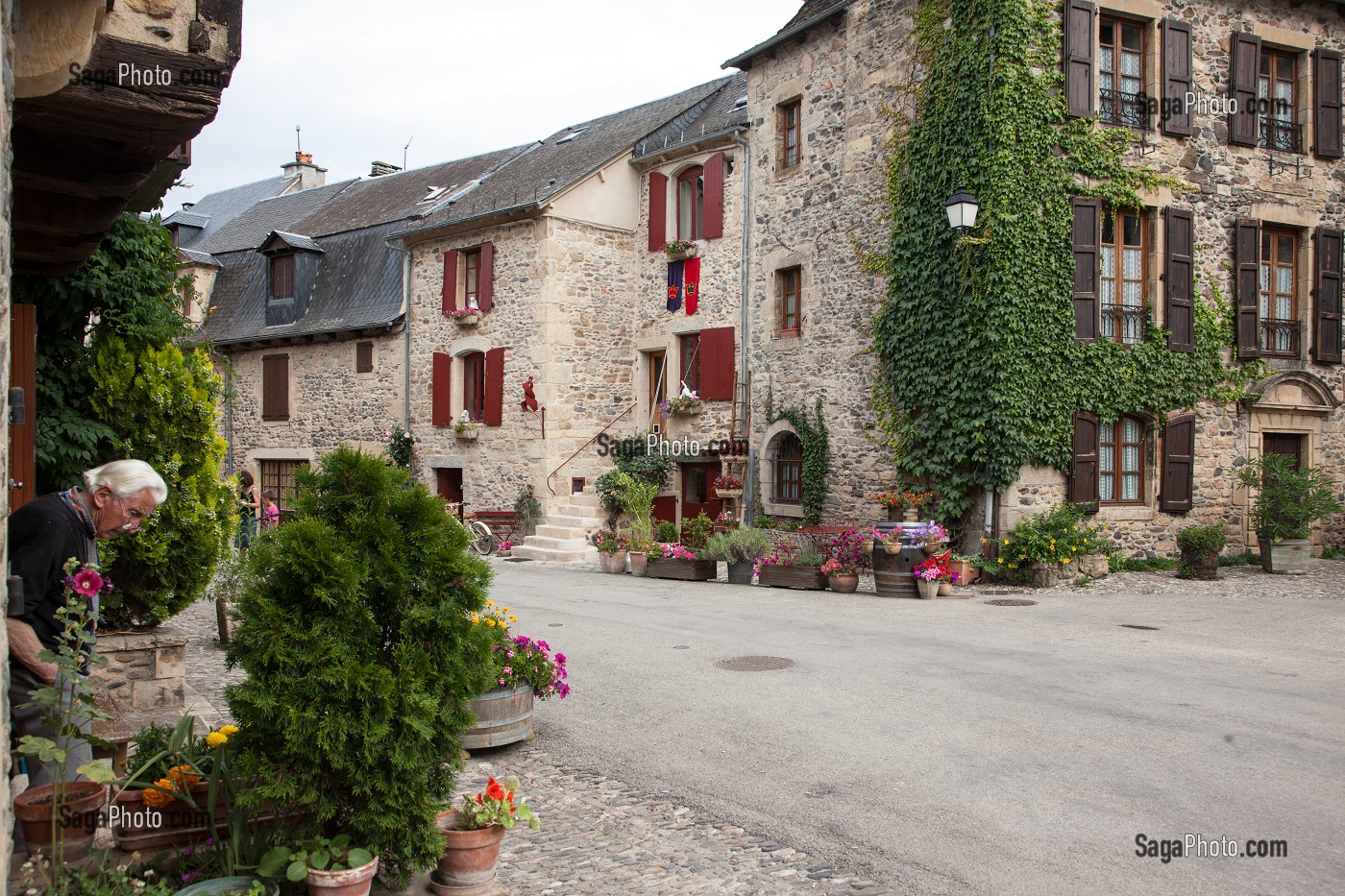 PLACE DU VILLAGE DE SAINTE-EULALIE D'OLT, LABEL PLUS BEAU VILLAGE DE FRANCE, AVEYRON (12), FRANCE 