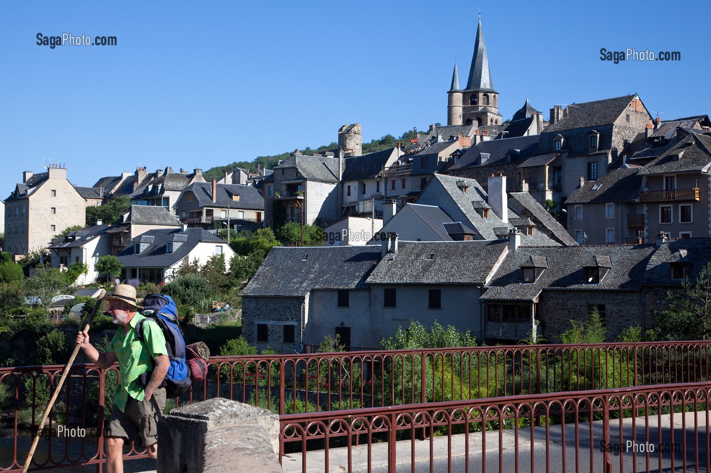 PELERIN SUR LA ROUTE DE SAINT-JACQUES DE COMPOSTELLE, SAINT-COME D'OLT, LABEL PLUS BEAU VILLAGE DE FRANCE, AVEYRON (12), FRANCE 