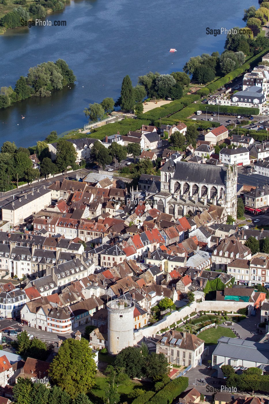 VILLE DE VERNON AU BORD DE LA SEINE AVEC SON EGLISE COLLEGIALE NOTRE-DAME, EURE (27), NORMANDIE, FRANCE 