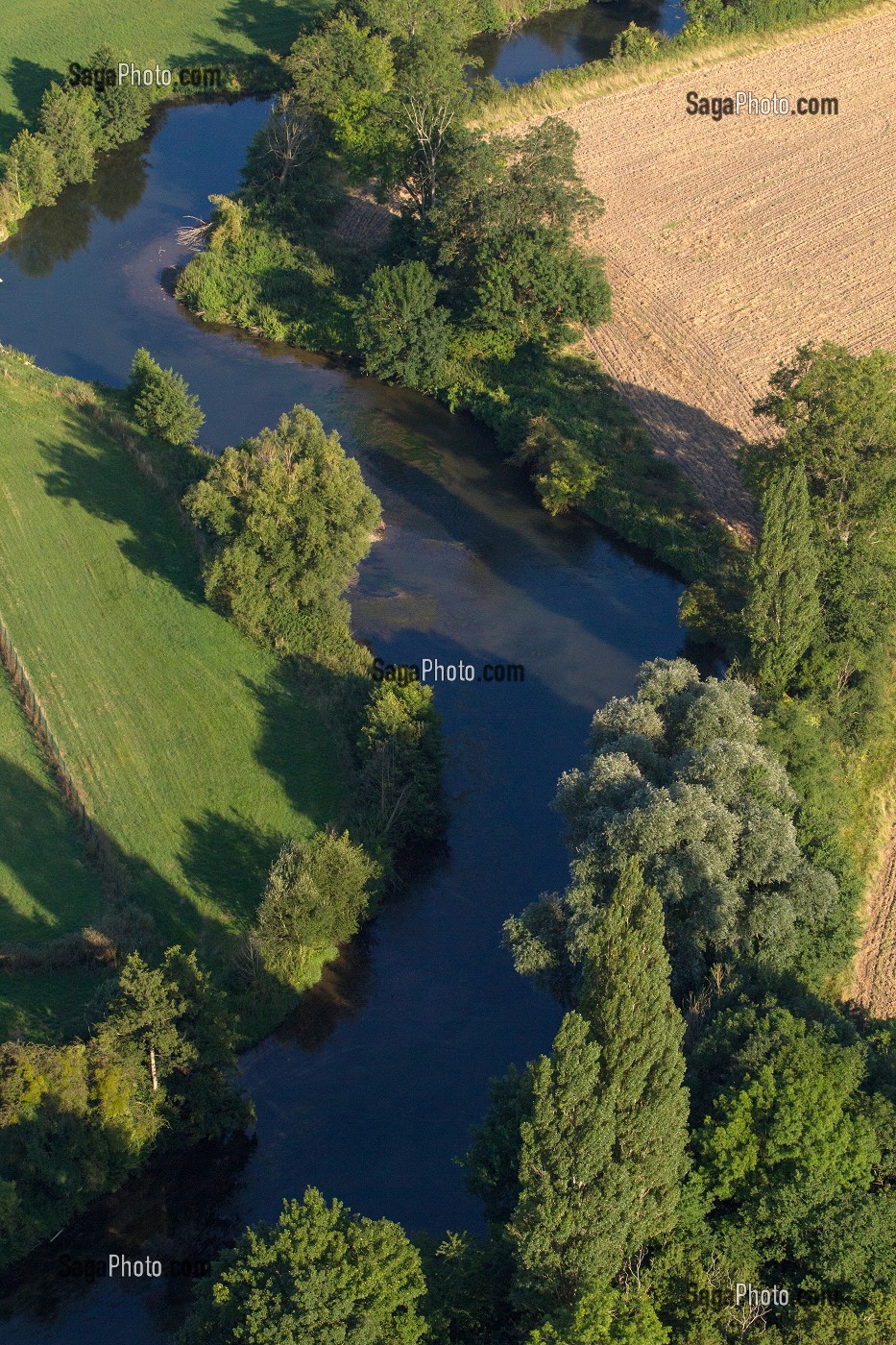 BOUCLE DE RIVIERE, VALLEE DE L'EURE, REGION DE PACY-SUR-EURE, EURE (27), NORMANDIE, FRANCE 