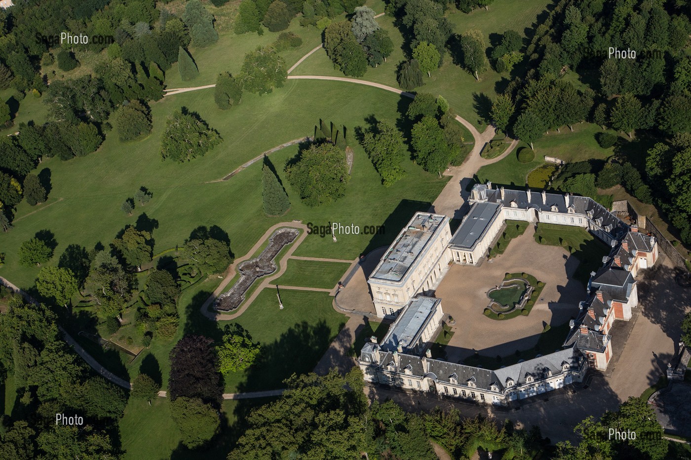 CHATEAU DE BIZY ET SON PARC VUE DU CIEL, ANCIENNE DEMEURE ROYALE DU XVIII EME SIECLE, EURE (27), NORMANDIE, FRANCE 