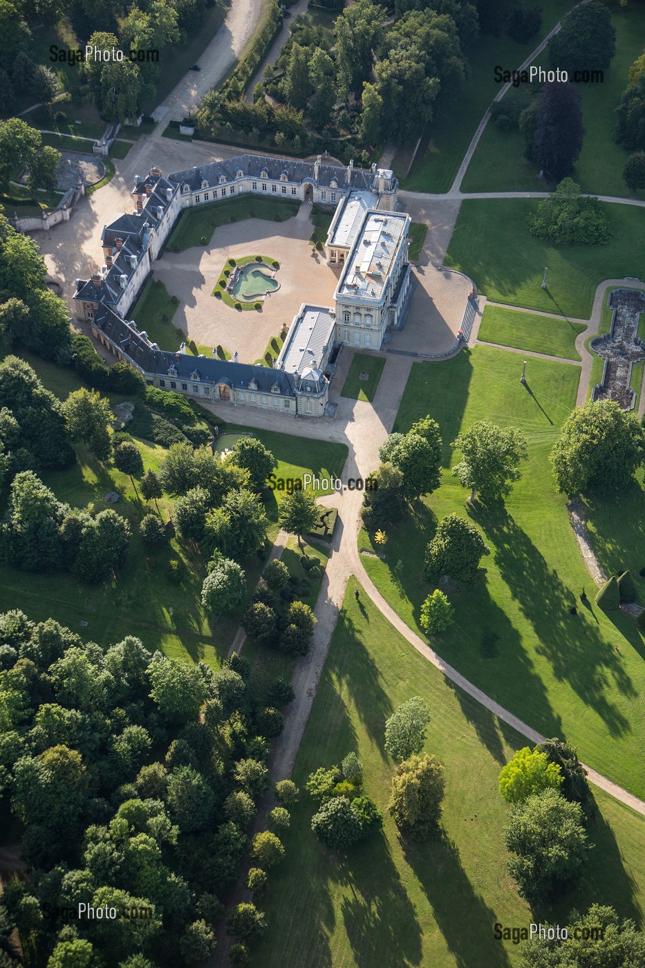 CHATEAU DE BIZY ET SON PARC VUE DU CIEL, ANCIENNE DEMEURE ROYALE DU XVIII EME SIECLE, EURE (27), NORMANDIE, FRANCE 