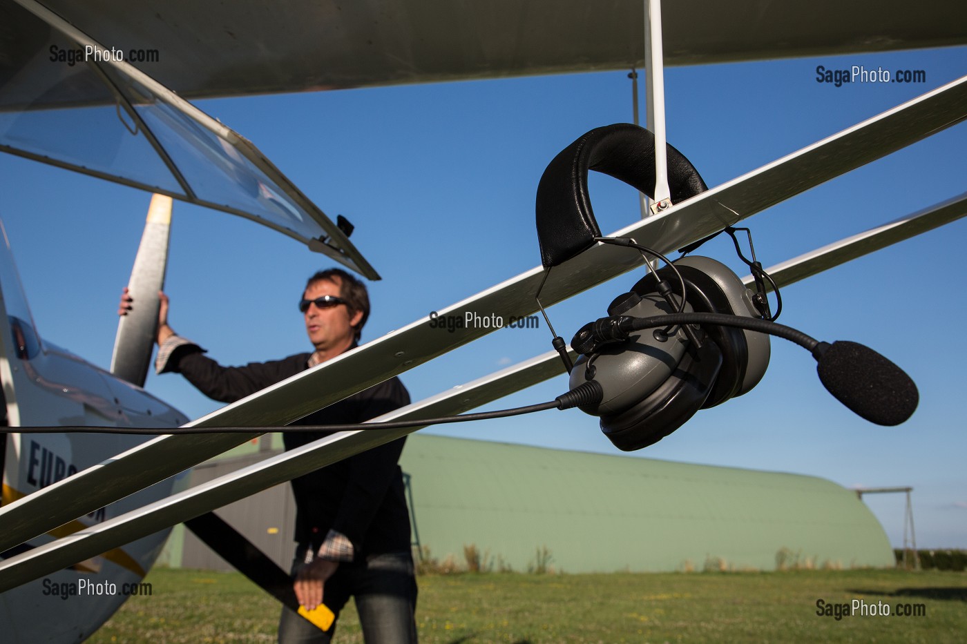 PREPARATION DU VOL EN AVION ULM AVEC PASCAL CHEDEVILLE, L'EURE DE L'ULM, EURE (27), NORMANDIE, FRANCE 