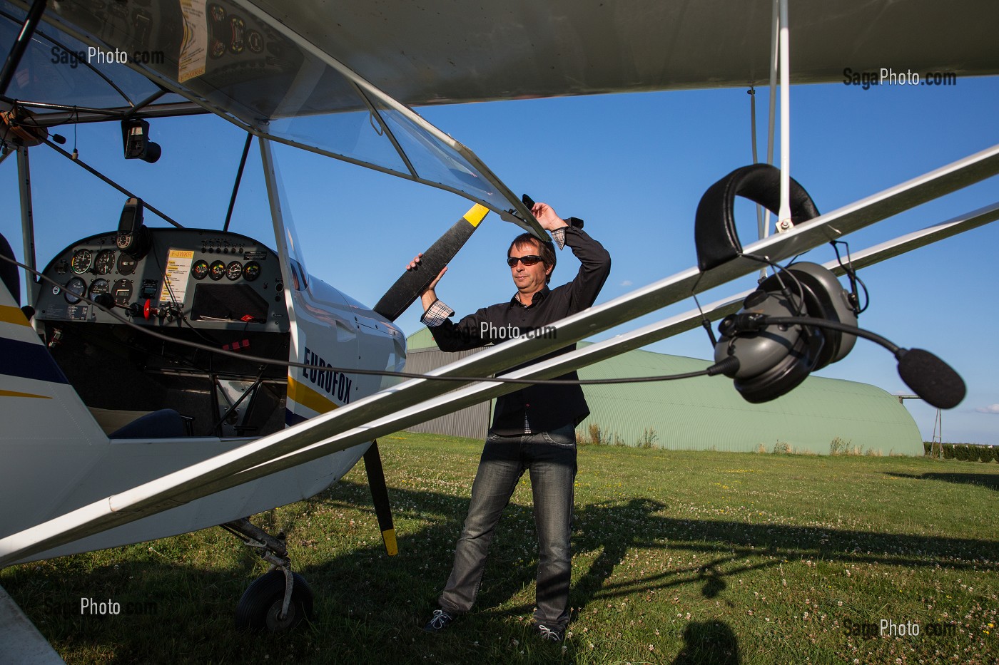 PREPARATION DU VOL EN AVION ULM AVEC PASCAL CHEDEVILLE, L'EURE DE L'ULM, EURE (27), NORMANDIE, FRANCE 