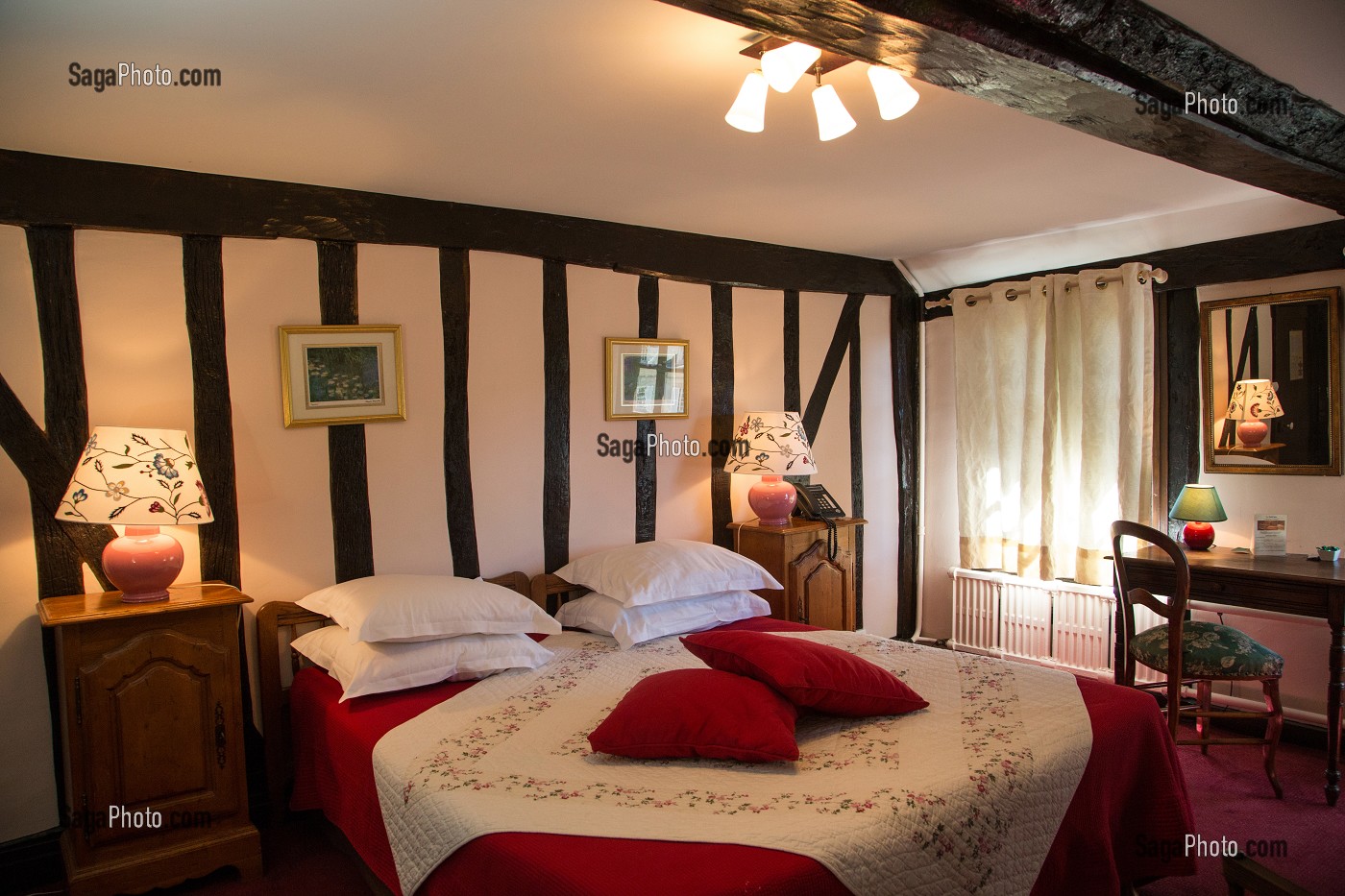 AUBERGE DE L'ABBAYE, LE BEC-HELLOUIN, LABEL PLUS BEAU VILLAGE DE FRANCE, EURE (27), FRANCE 