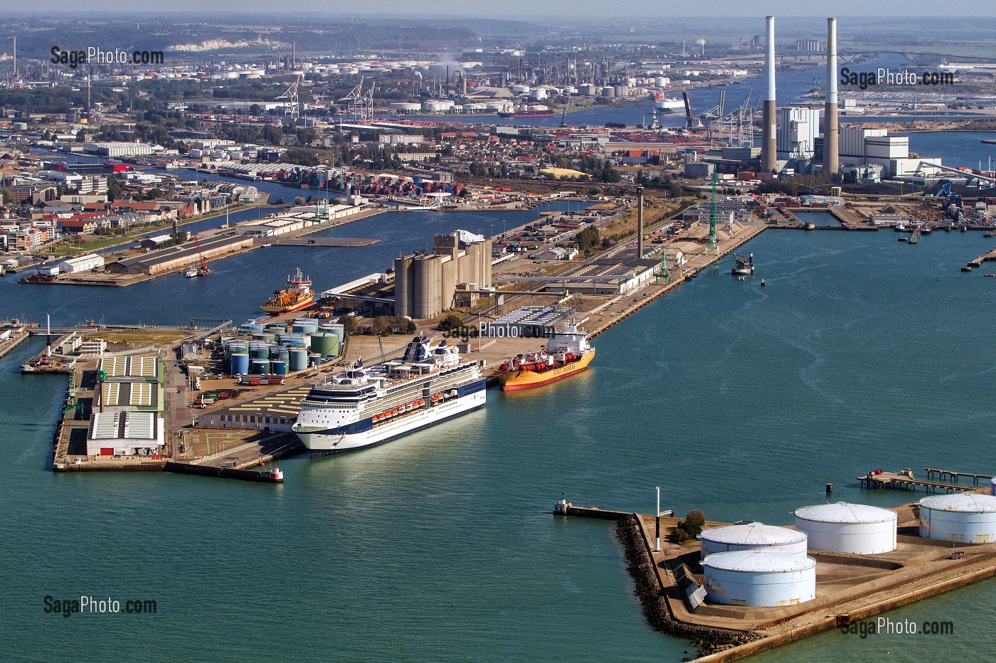 VUE AERIENNE DU GRAND PORT MARITIME DU HAVRE (PORT AUTONOME POUR VOYAGEURS ET COMMERCE), LE HAVRE, SEINE-MARITIME (76), FRANCE 