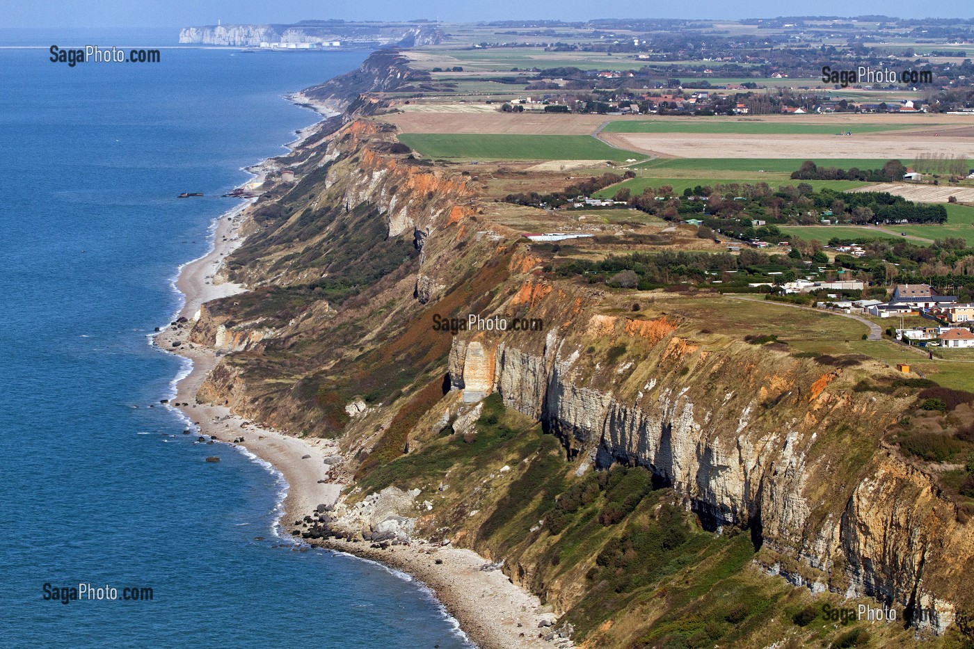 VUE AERIENNE SUR LES FALAISES DE LA COTE D'ALBATRE AU-DESSUS DU CAP DE LA HEVE ET DE SAINTE-ADRESSE, LE HAVRE, SEINE-MARITIME (76), FRANCE 