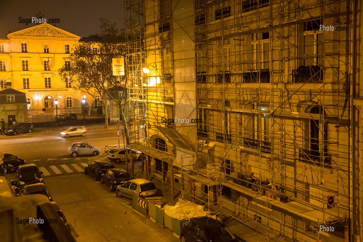 PARIS LA NUIT, INSTITUT NATIONAL DES JEUNES AVEUGLES SUR LE BOULEVARD DES INVALIDES, VU DEPUIS L'AVENUE DANIEL LESUEUR, 7EME ARRONDISSEMENT, PARIS (75), FRANCE 