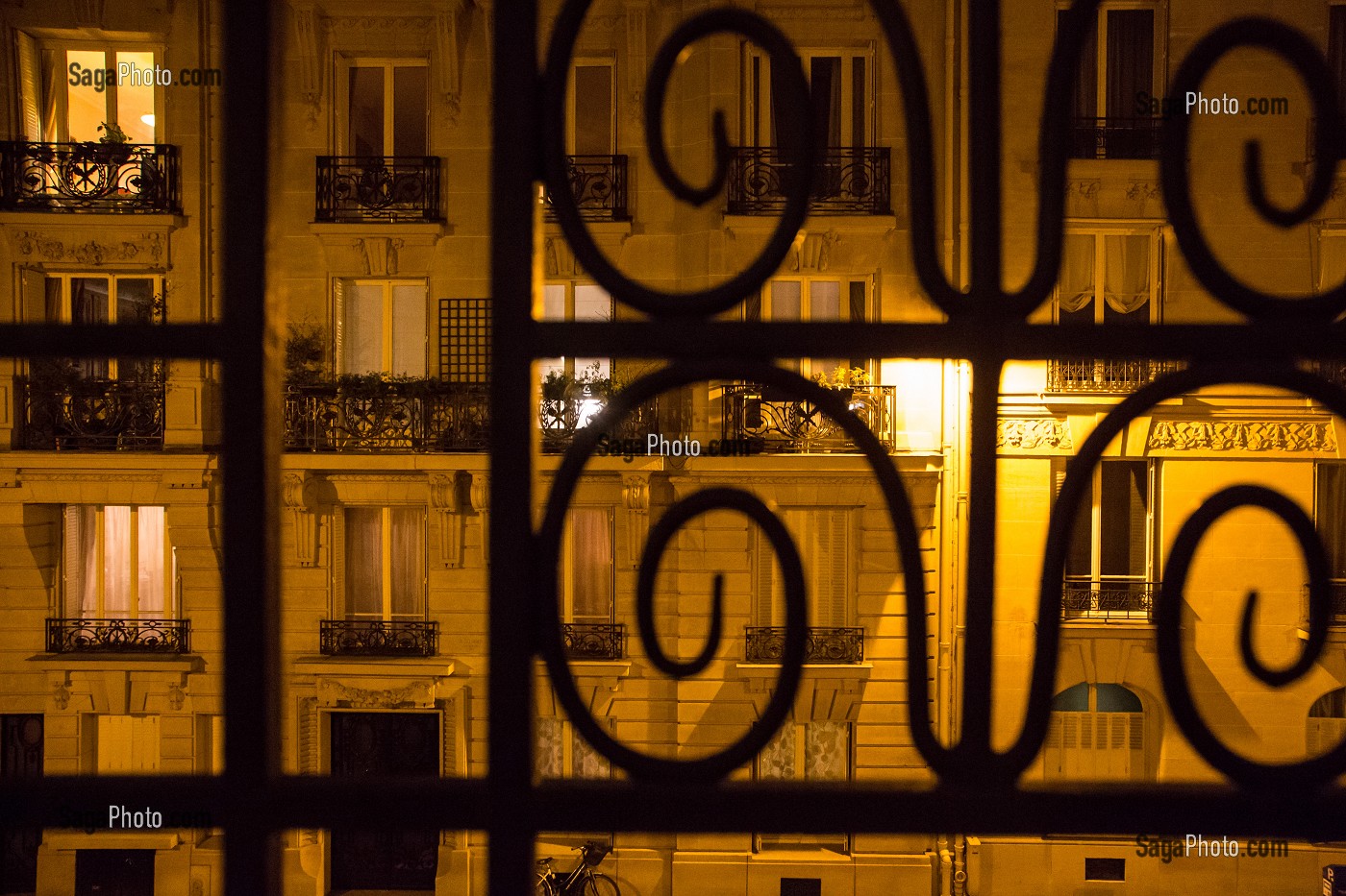 PARIS LA NUIT, AVENUE DANIEL LESUEUR, PETITE RUE SE TERMINANT EN IMPASSE, 7EME ARRONDISSEMENT, PARIS (75), FRANCE 