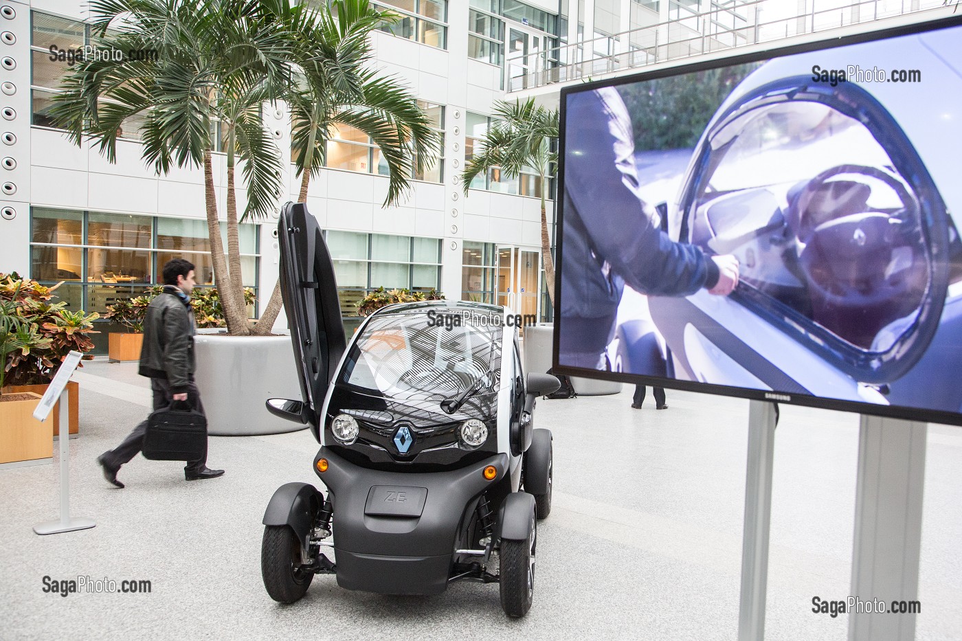 PRESENTATION DE LA RENAULT TWIZY, VOITURE ELECTRIQUE DE LA GAMME ZE, CENTRE DE RECHERCHE DU GROUPE RENAULT, TECHNOCENTRE DE GUYANCOURT, YVELINES (78), FRANCE 
