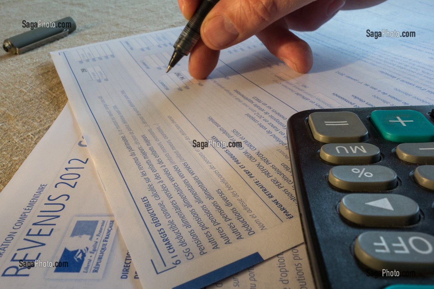 FEUILLE DE DECLARATION DES REVENUS DE L'ANNEE 2012, IMPOTS POUR LES PARTICULIERS (CHARGES DEDUCTIBLES, PENSIONS ALIMENTAIRES, EPARGNE RETRAITE) 