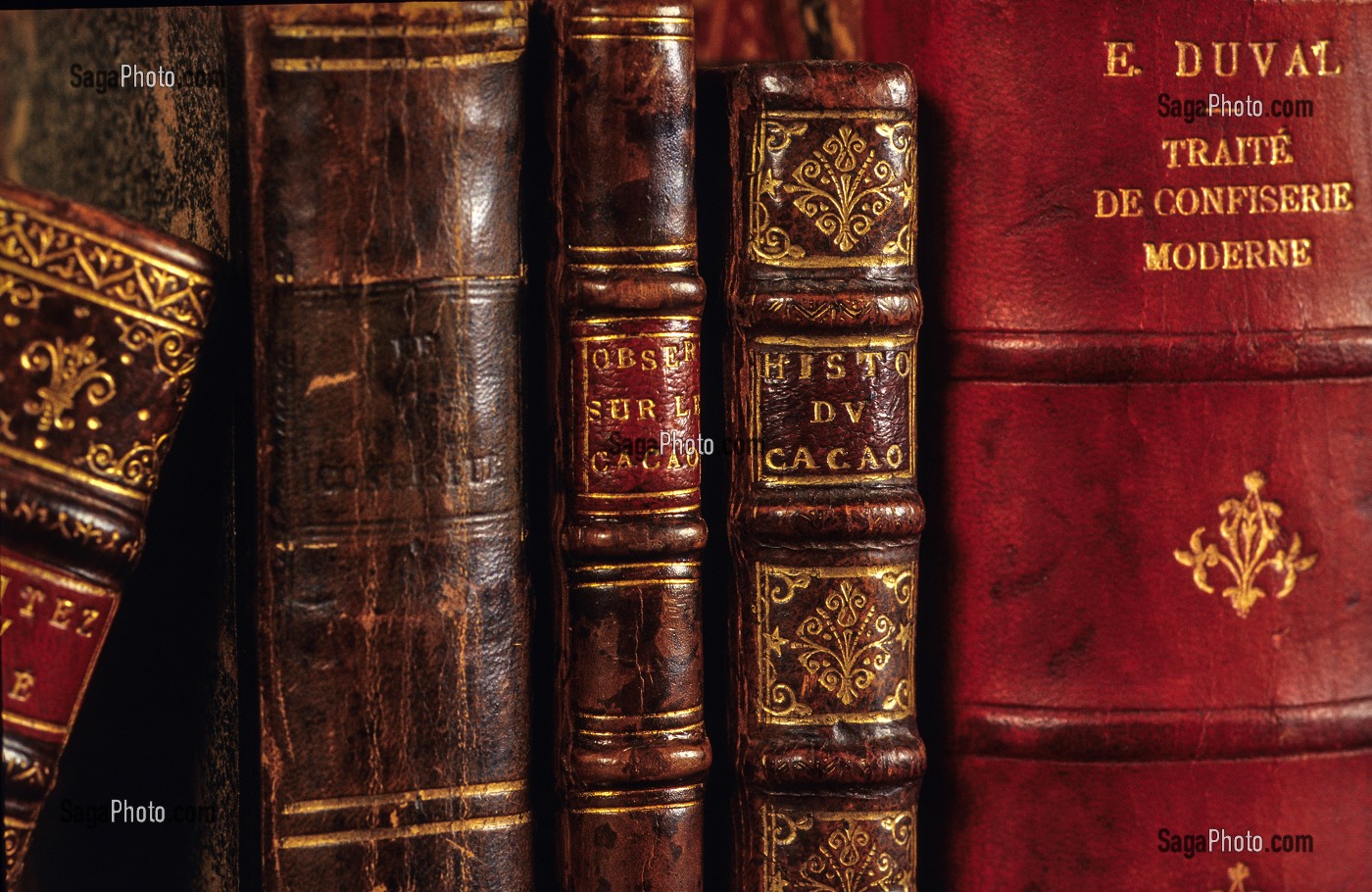 LIVRES ANCIENS SUR L'HISTOIRE DU CACAO ET TRAITE DE CONFISERIE MODERNE D'EMILE DUVAL 