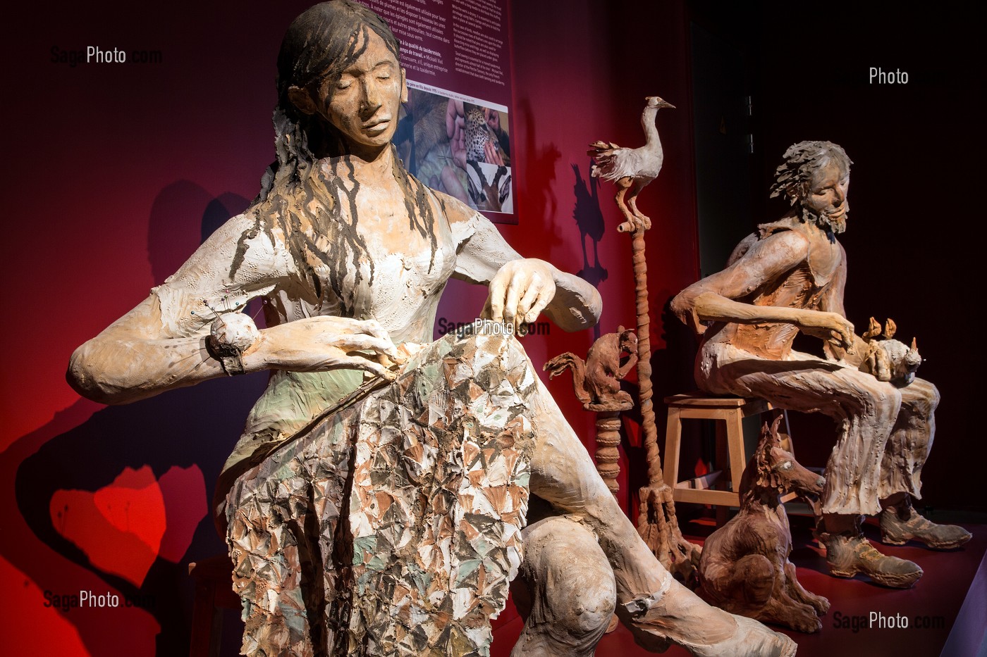 LA COUTURIERE DE PATCHWORK, SCULPTURE DE L'ARTISTE FANNY FERRE, USINE DE LA MANUFACTURE BOHIN, CONSERVATOIRE VIVANT DE L’AIGUILLE ET DE L’EPINGLE, SAINT-SULPICE-SUR-RISLE, ORNE (61), FRANC 