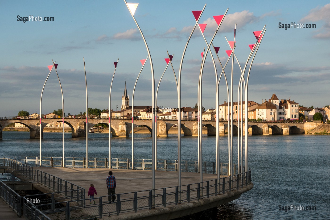AMENAGEMENT DU QUAI LAMARTINE ET PONT SAINT-LAURENT PRES DE LA SAONE, MACON (71), FRANCE 
