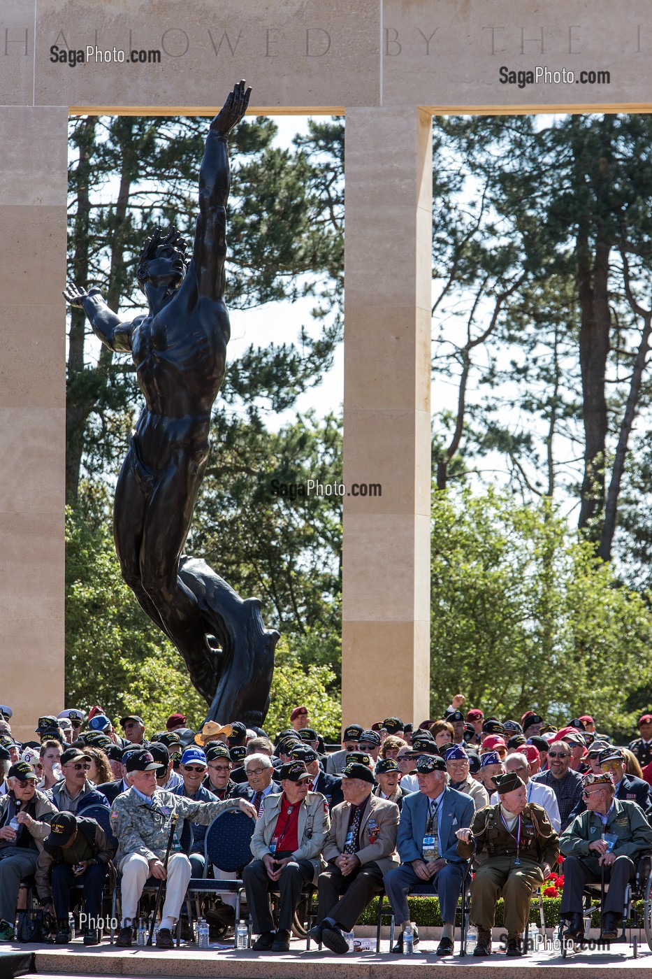LES VETERANS DE LA SECONDE GUERRE MONDIALE, COMMEMORATION AU CIMETIERE AMERICAIN, CEREMONIE DU 70 EME ANNIVERSAIRE DU DEBARQUEMENT EN NORMANDIE, COLLEVILLE-SUR-MER (14), FRANCE 