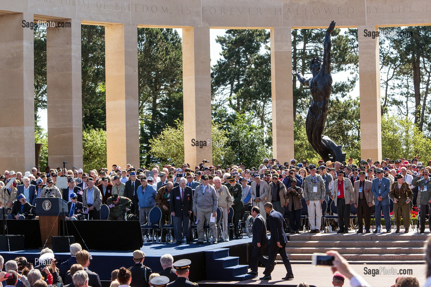LES VETERANS DE LA SECONDE GUERRE MONDIALE EN PRESENCE DE BARACK OBAMA ET FRANCOIS HOLLANDE, COMMEMORATION AU CIMETIERE AMERICAIN, CEREMONIE DU 70 EME ANNIVERSAIRE DU DEBARQUEMENT EN NORMANDIE, COLLEVILLE-SUR-MER (14), FRANCE 