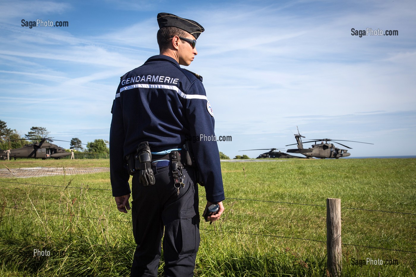 GENDARMES ET MILITAIRES, SURVEILLANCE MAXIMUM AUTOUR DU CIMETIERE AMERICAIN POUR LES CEREMONIES DU 70 EME ANNIVERSAIRE DU DEBARQUEMENT EN NORMANDIE, COLLEVILLE-SUR-MER (14), FRANCE 