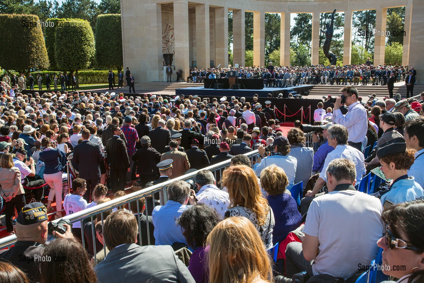 LES 10 000 INVITES DE LA COMMEMORATION AU CIMETIERE AMERICAIN EN PRESENCE BARACK OBAMA ET FRANCOIS HOLLANDE, CEREMONIE DU 70 EME ANNIVERSAIRE DU DEBARQUEMENT EN NORMANDIE, COLLEVILLE-SUR-MER (14), FRANCE 