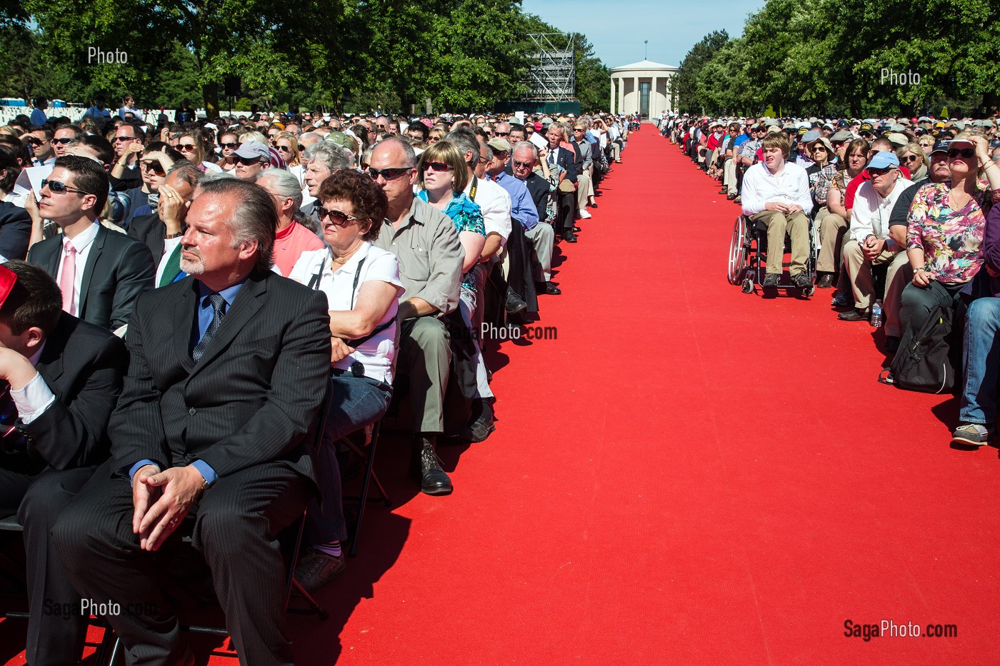 LES 10 000 INVITES DE LA COMMEMORATION AU CIMETIERE AMERICAIN EN PRESENCE BARACK OBAMA ET FRANCOIS HOLLANDE, CEREMONIE DU 70 EME ANNIVERSAIRE DU DEBARQUEMENT EN NORMANDIE, COLLEVILLE-SUR-MER (14), FRANCE 