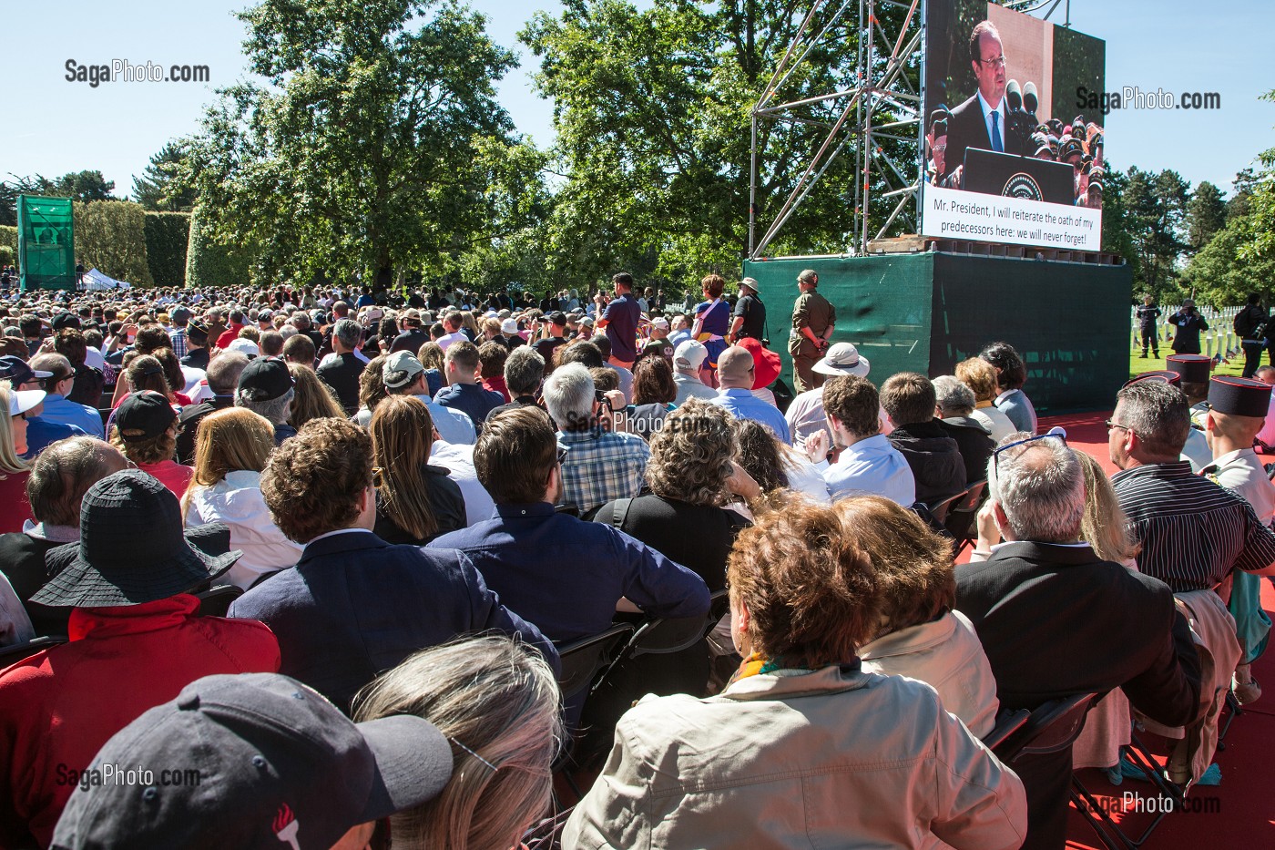 LES 10 000 INVITES DE LA COMMEMORATION AU CIMETIERE AMERICAIN EN PRESENCE BARACK OBAMA ET FRANCOIS HOLLANDE, CEREMONIE DU 70 EME ANNIVERSAIRE DU DEBARQUEMENT EN NORMANDIE, COLLEVILLE-SUR-MER (14), FRANCE 