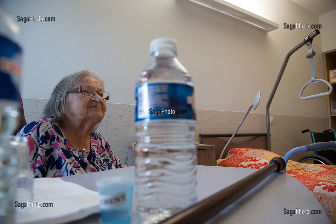 RESIDENTE DANS SA CHAMBRE, EHPAD ANDRE COUTURIER, ETABLISSEMENT PUBLIC DU SUD DE L'EURE, HEBERGEMENT POUR PERSONNES AGEES INDEPENDANTES, RUGLES, EURE (27), FRANCE 
