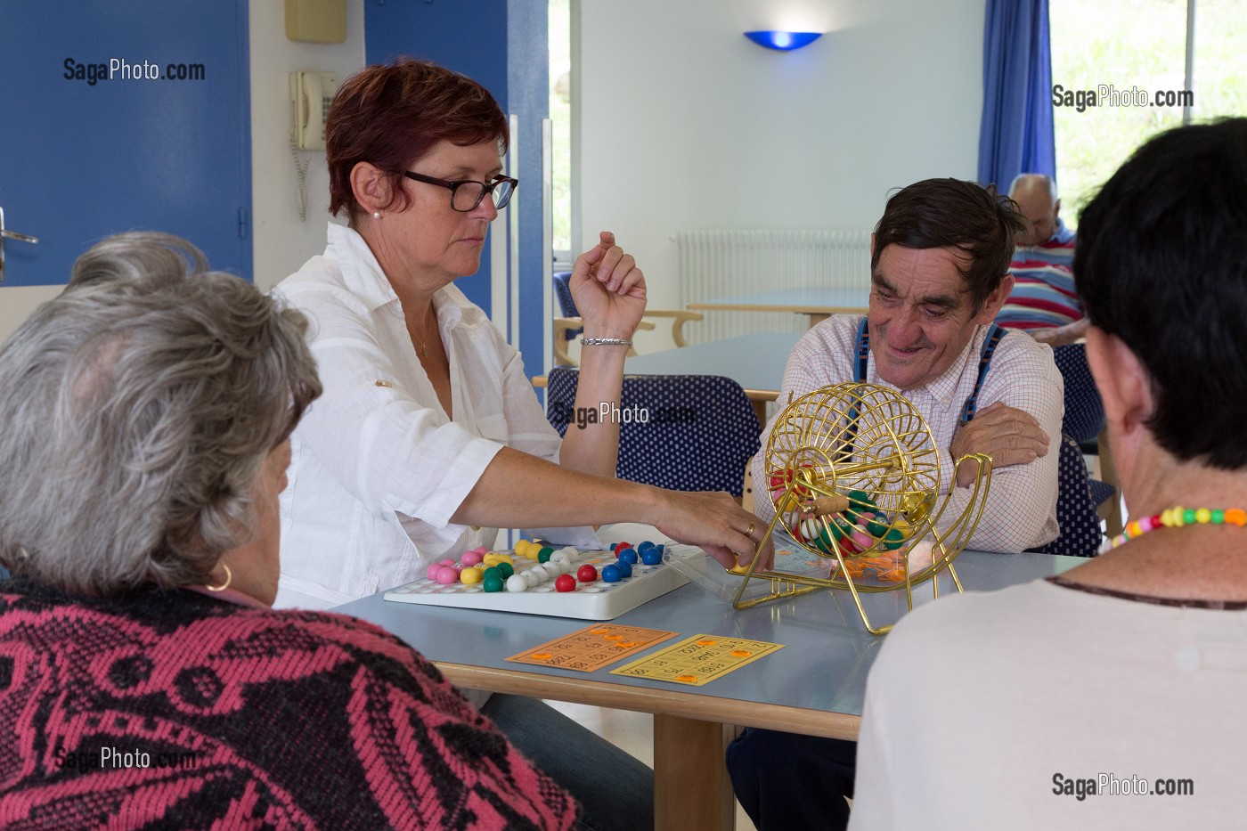 AIDE-SOIGNANTE ANIMATRICE POUR L'ORGANISATION D'UN LOTO POUR LES RESIDENTS, EHPAD ANDRE COUTURIER, ETABLISSEMENT PUBLIC DU SUD DE L'EURE, HEBERGEMENT POUR PERSONNES AGEES INDEPENDANTES, RUGLES, EURE (27), FRANCE 