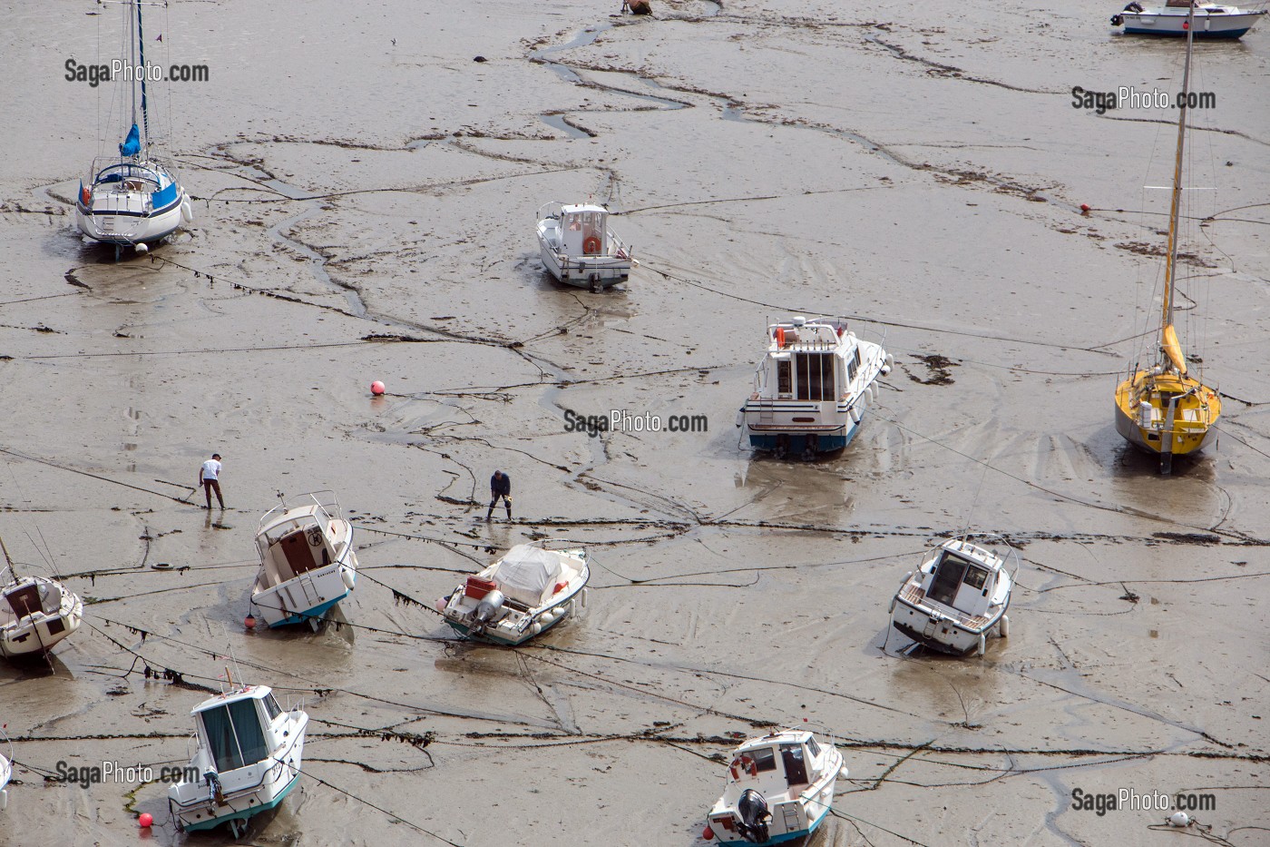 BATEAUX DANS LE PORT A MAREE BASSE, GRANVILLE, MANCHE (50), FRANCE 