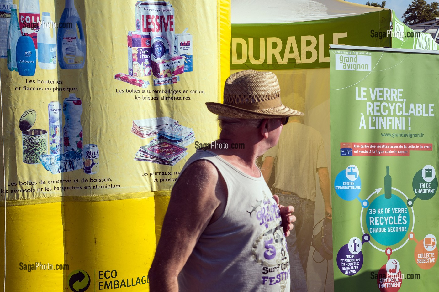 STAND DE SENSIBILISATION AU TRI ET RECYCLAGE DES DECHETS ET ECO EMBALLAGE, AVIGNON (84), FRANCE 