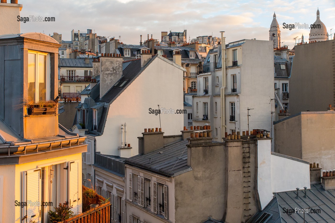 TOITS ET CHEMINEES DE PARIS, QUARTIER DES ABBESSES PRES DU SACRE COEUR, RUE VERON, PARIS (75), FRANCE 