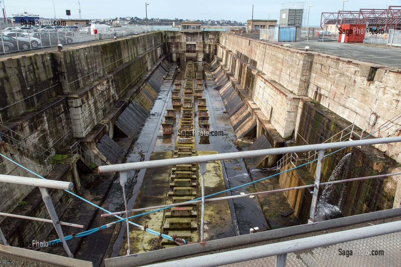CALE DE BATEAU POUR L'ENTRETIEN AU PORT, SAINT-MALO (35), FRANCE 
