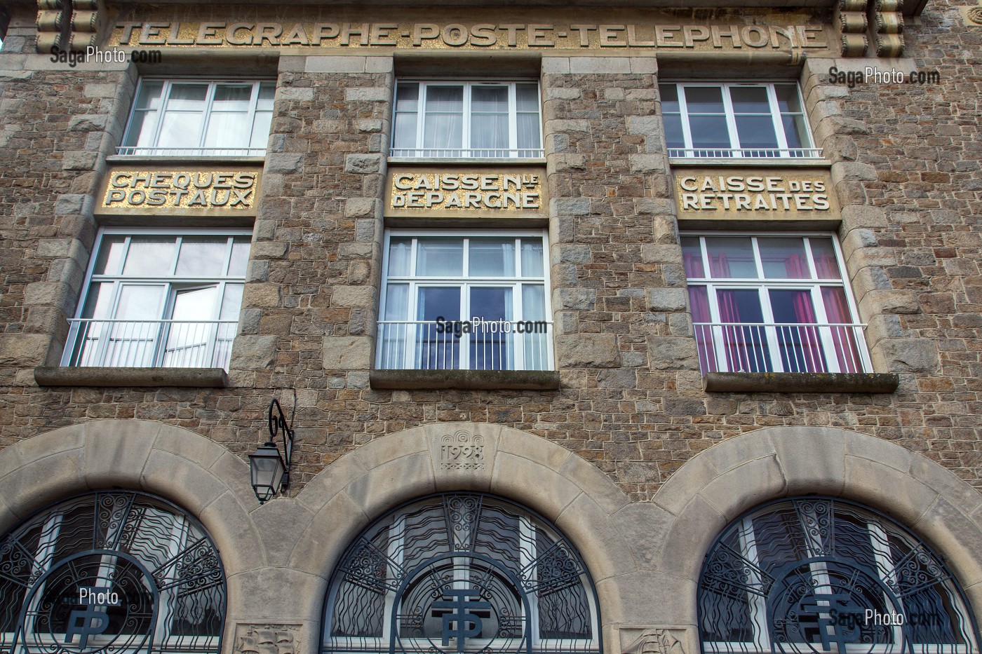 IMMEUBLE DE LA POSTE STYLE ART DECO (TELEPHONE, CAISSE DES RETRAITES, CHEQUES POSTAUX, CAISSE D'EPARGNE), SAINT-MALO (35), FRANCE 
