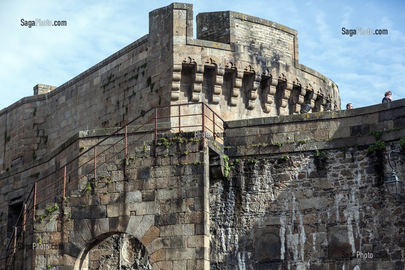 BALADE SUR LES REMPARTS DE LA VILLE FORTIFIEE, SAINT-MALO (35), FRANCE 