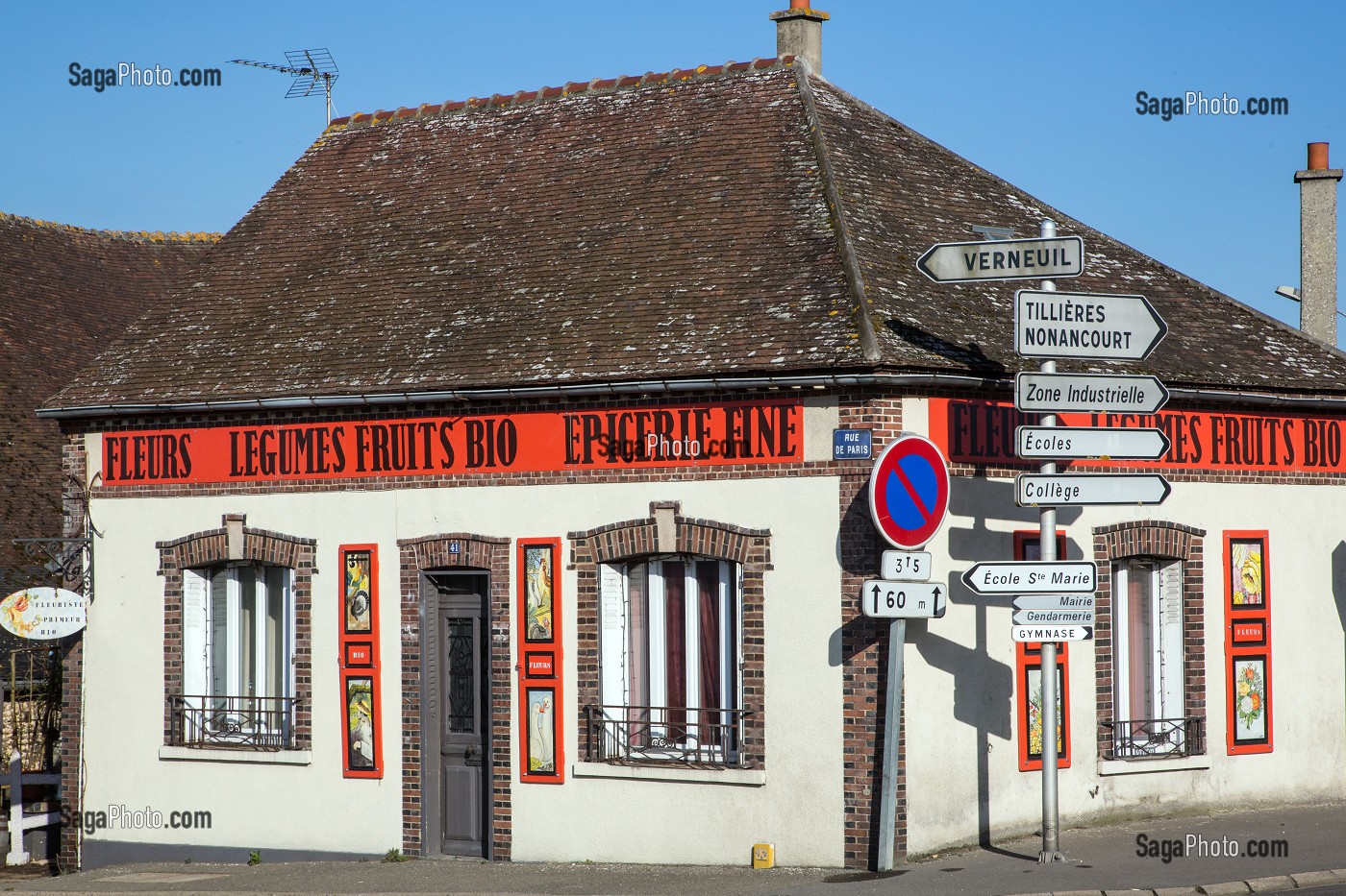 COMMERCE D'EPICERIE FINE, FRUITS ET LEGUMES BIO, BREZOLLES (28), EURE-ET-LOIR, CENTRE, FRANCE 