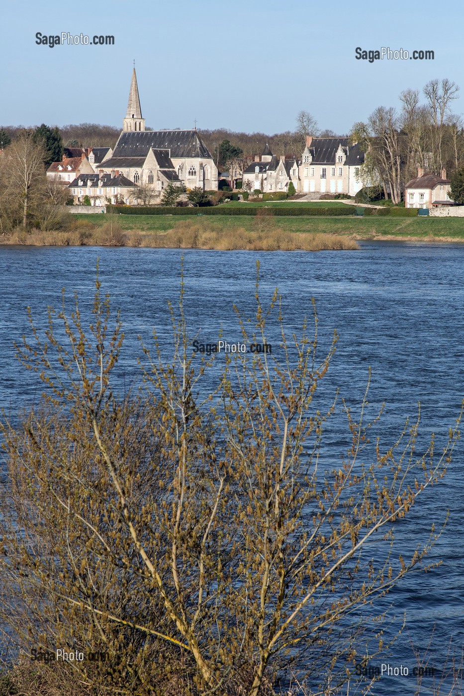 LA LOIRE DEVANT LE VILLAGE DE COUR-SUR-LOIRE, (41) LOIR-ET-CHER, FRANCE 