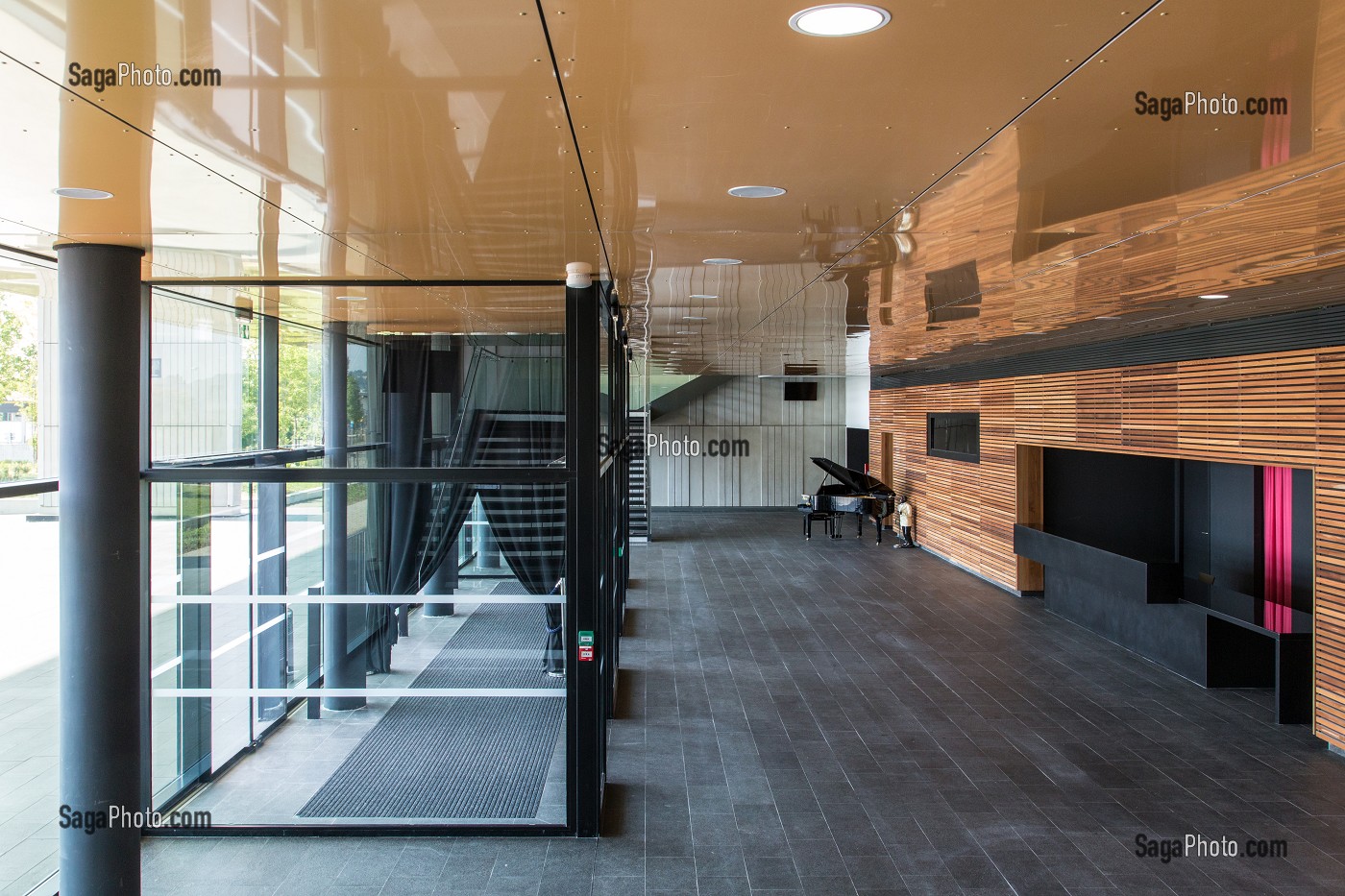 PARC DES EXPOSITIONS ET CENTRE DES CONGRES D'AGEN (47) LOT-ET-GARONNE, FRANCE 