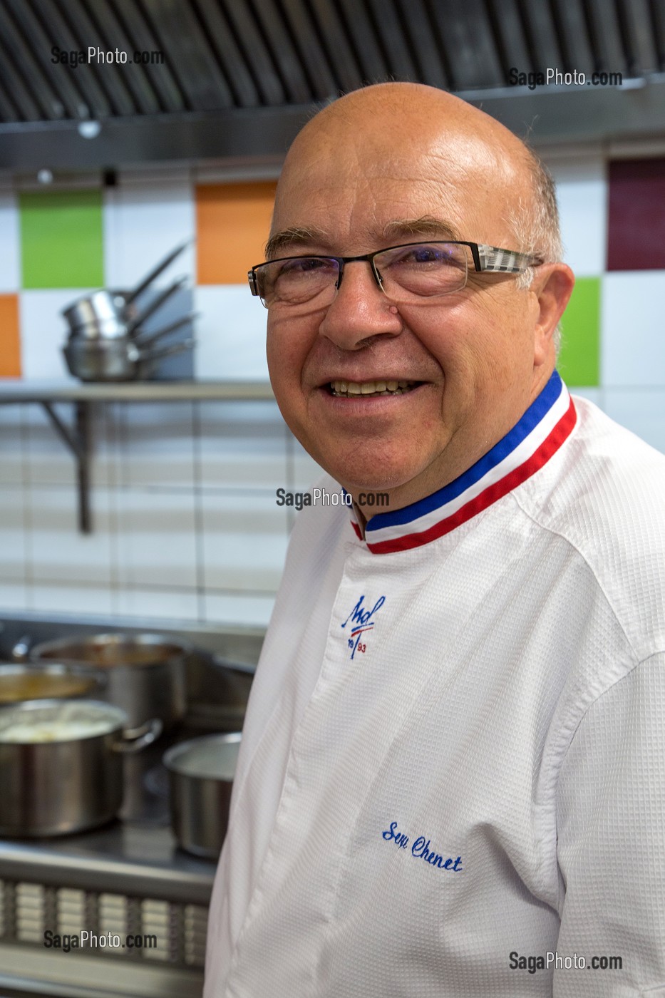 CHEF ETOILE ET MEILLEUR OUVRIER DE FRANCE (MOF) SERGE CHENET, CUISINE DU RESTAURANT 'ENTRE VIGNE ET GARRIGUE', PUJAUT (30) GARD, LANGUEDOC-ROUSSILLON 