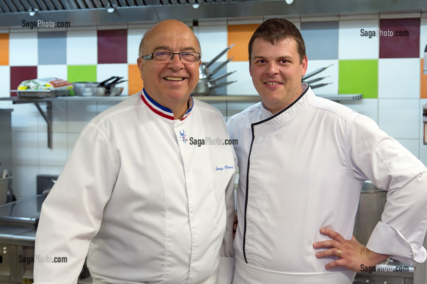 CHEF ETOILE ET MEILLEUR OUVRIER DE FRANCE (MOF) SERGE CHENET ET SON FILS MAXIME, CUISINE DU RESTAURANT 'ENTRE VIGNE ET GARRIGUE', PUJAUT (30) GARD, LANGUEDOC-ROUSSILLON 