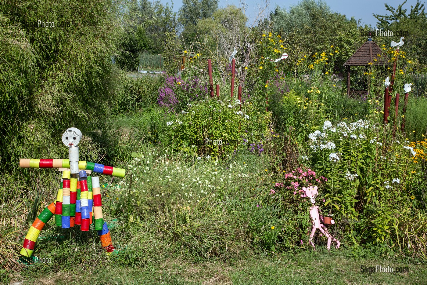 JARDIN ET DECORATION DANS LES MARAIS DU BAS, VILLE DE BOURGES, (18) CHER, CENTRE, FRANCE 