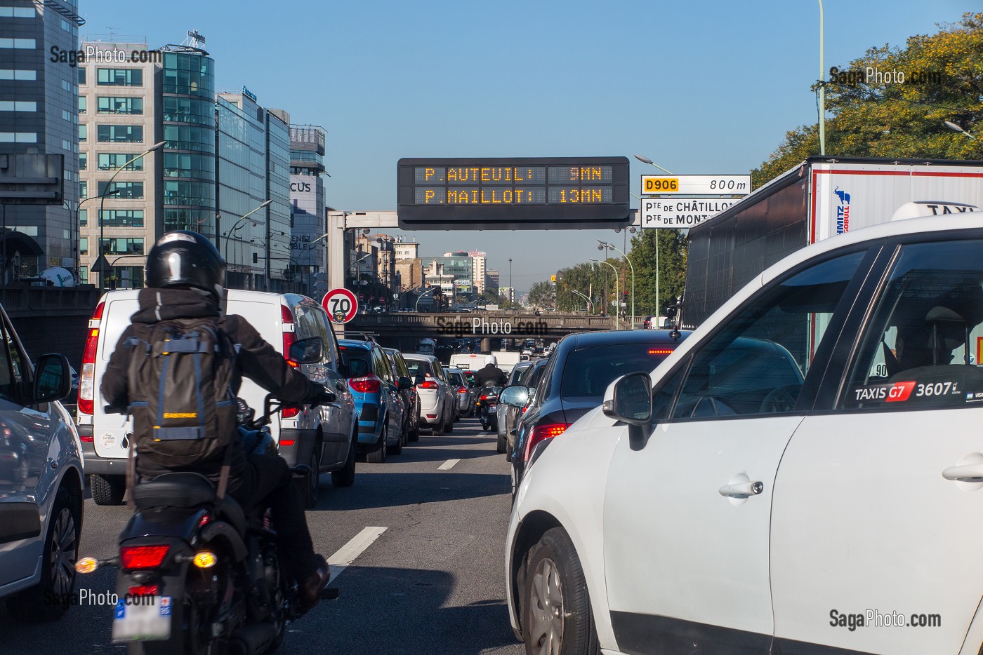 EMBOUTEILLAGE SUR LE PERIPHERIQUE PARISIEN AU NIVEAU DE LA PORTE DE CHATILLON, PARIS (75), FRANCE 