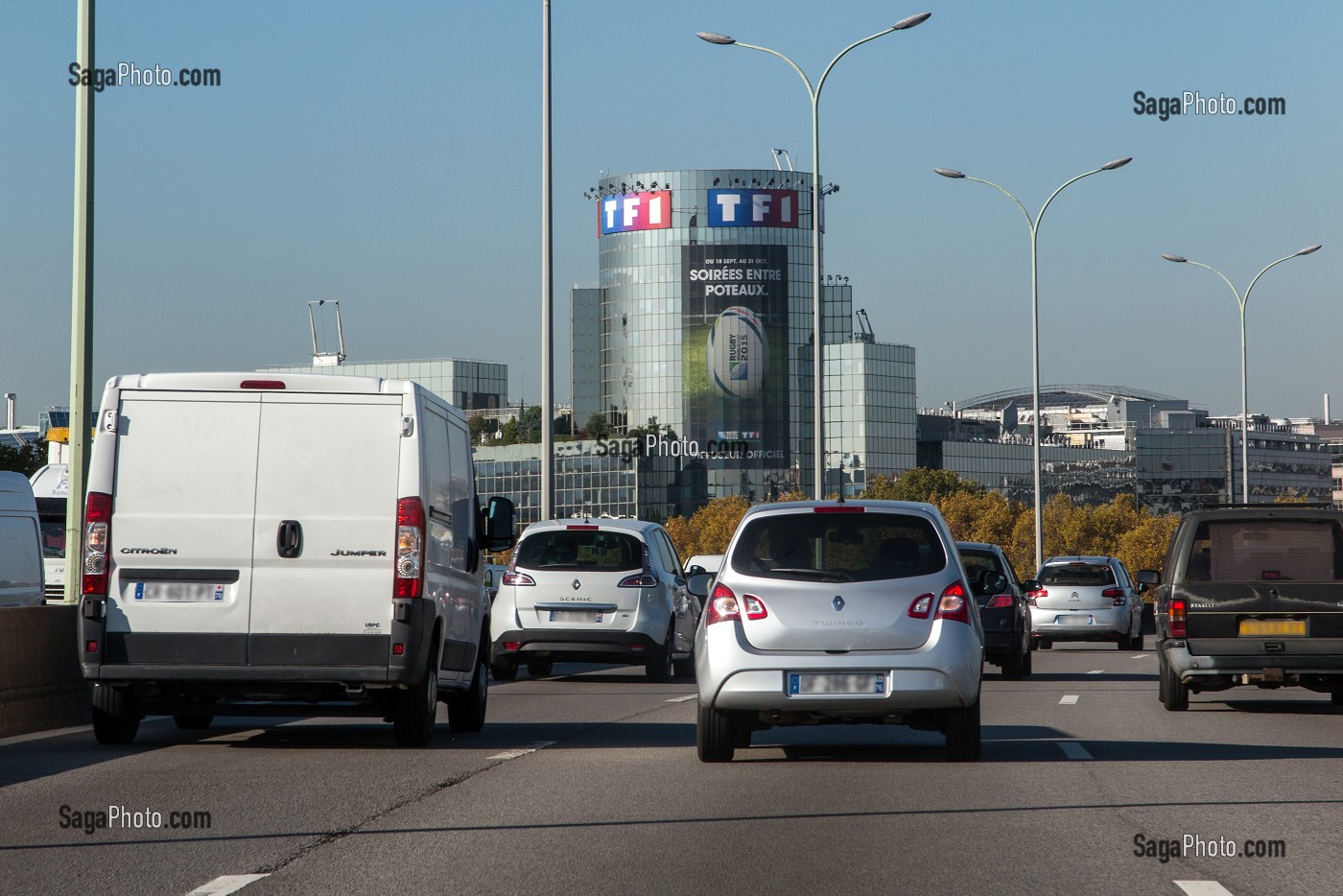 IMMEUBLE DE TF1 ET PERIPHERIQUE PARISIEN AU NIVEAU DE LA PORTE DE VERSAILLES, PARIS (75), FRANCE 