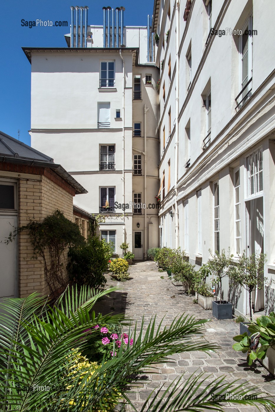 COUR INTERIEURE D'IMMEUBLE, RUE DU CHERCHE MIDI, PARIS (75), FRANCE 